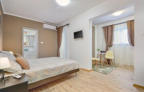 4 habitaciones, tabla de planchar con plancha y wifi