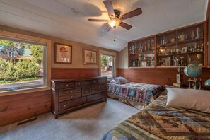 5 bedrooms, iron/ironing board, free WiFi, bed sheets