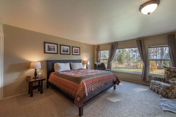 5 habitaciones, tabla de planchar con plancha y wifi gratis 