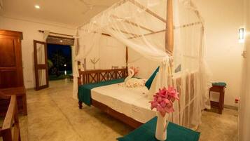 Deluxe Villa | 4 bedrooms, individually furnished, desk, laptop workspace