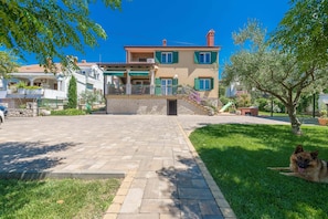 Family Villa, 6 Bedrooms, Sauna, Pool View | Front of property