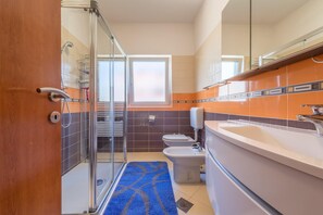 Family Villa, 6 Bedrooms, Sauna, Pool View | Bathroom | Towels, soap, shampoo - Villa Lux Nina - 6 bedrooms - pool&sauna (Zadar)