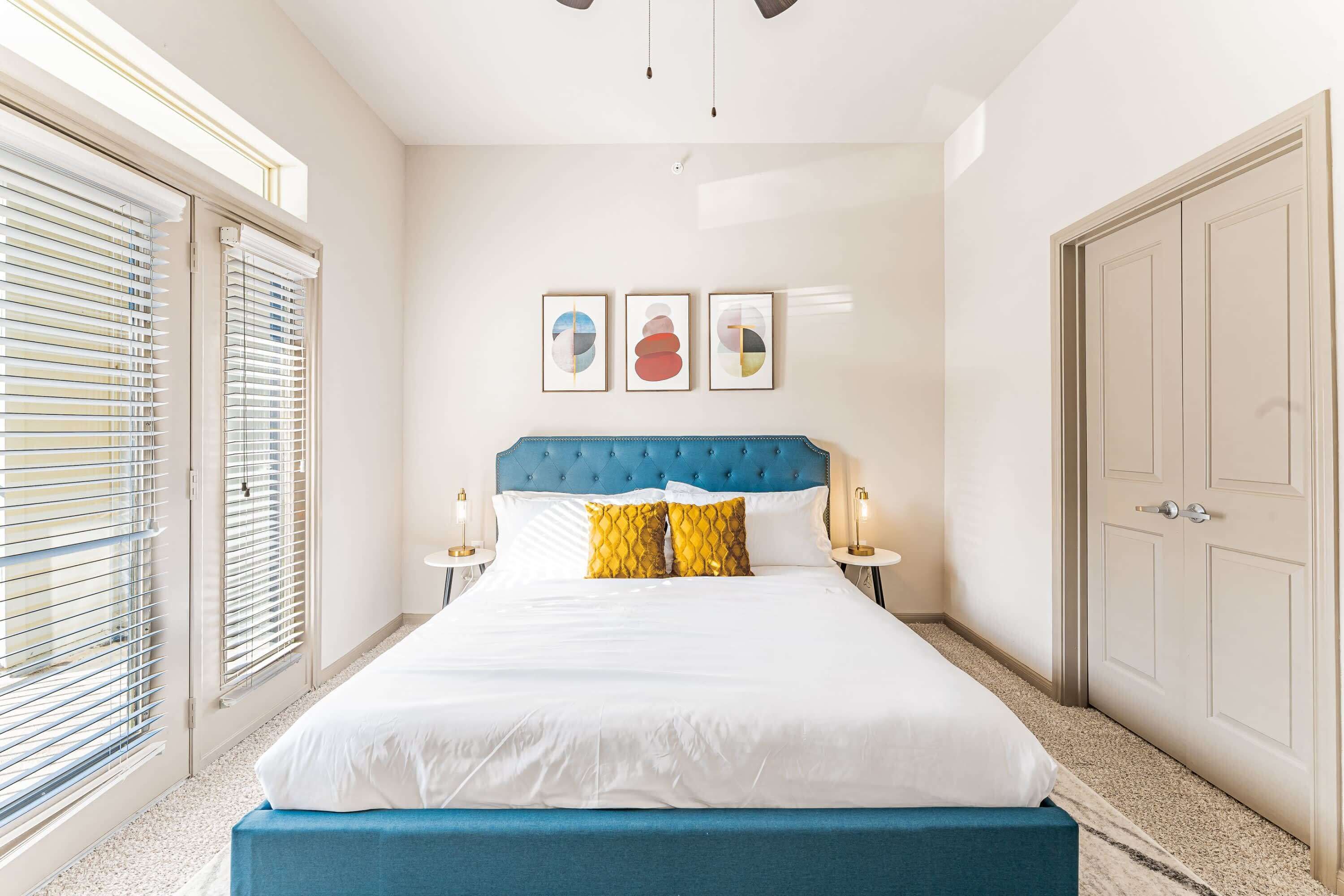 2 soverom, skrivebord, strykejern/-brett og wi-fi