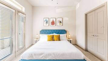 2 soverom, skrivebord, strykejern/-brett og wi-fi