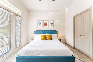 2 soverom, skrivebord, strykejern/-brett og wi-fi