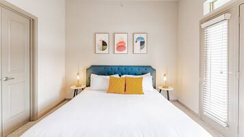 2 bedrooms, desk, iron/ironing board, WiFi