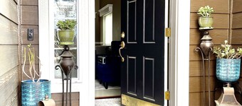 Grand Entryway Vaulted ceiling near Nike Intel 7 beds w/ 10% Discount for 7 Days