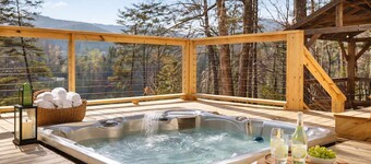 Lakeshore Retreat with Lake Lanier views & hot tub