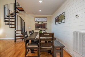 Dining - Lakeshore Retreat with Lake Lanier views & hot tub (Landrum)