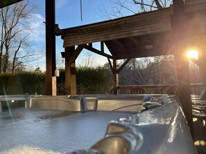 Outdoor spa tub - Lakeshore Retreat with Lake Lanier views & hot tub (Landrum)