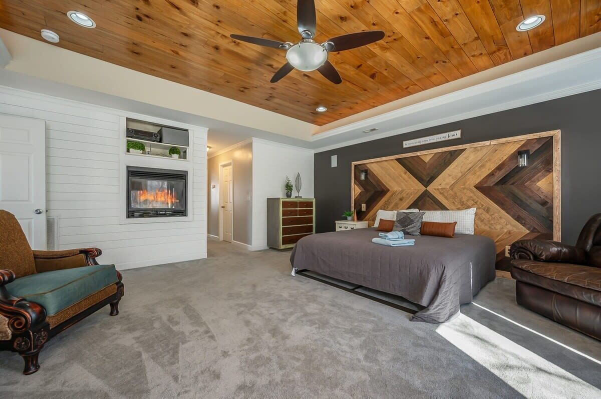 5 bedrooms, desk, iron/ironing board, WiFi