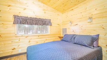2 bedrooms, iron/ironing board, internet, bed sheets