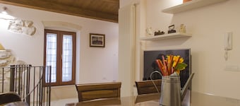 ANCIENT THIRTEENTH CENTURY HOUSE within walking distance of the Cathedral