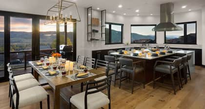 Modern Luxury Home + Hot Tub + Close to skiing + Ski Shuttle – Cazador Lodge