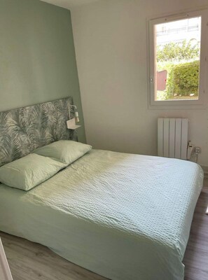 1 chambre, fer et planche à repasser, Wi-Fi gratuit, draps fournis