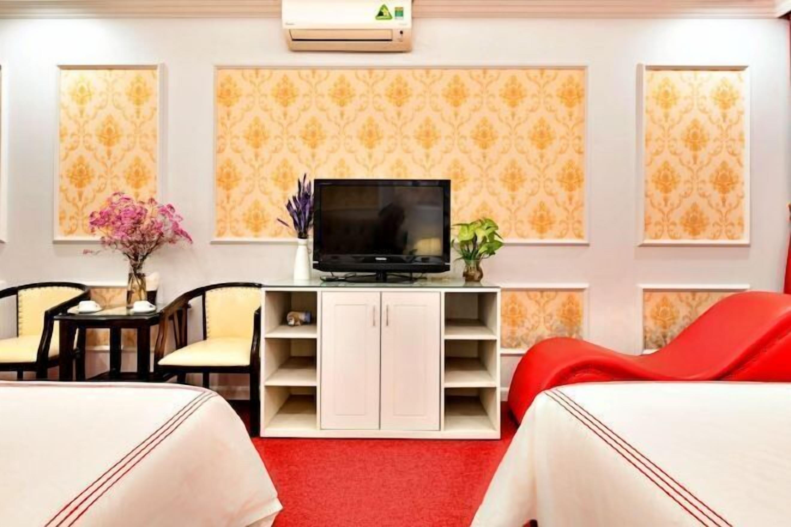 Minibar, individually decorated, individually furnished, desk