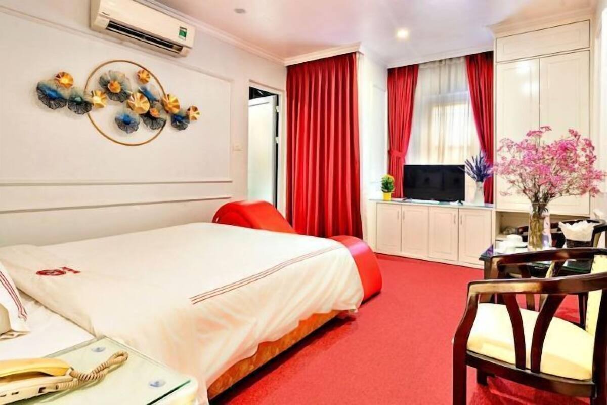 Minibar, individuell inredning, unika möbler och skrivbord