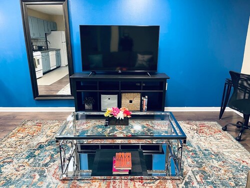 Cozy Beautiful 2BD Apt in Center City