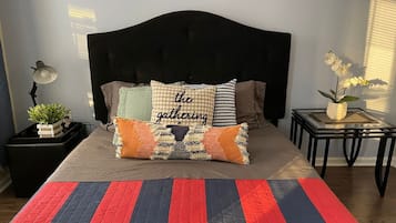 2 bedrooms, desk, iron/ironing board, WiFi