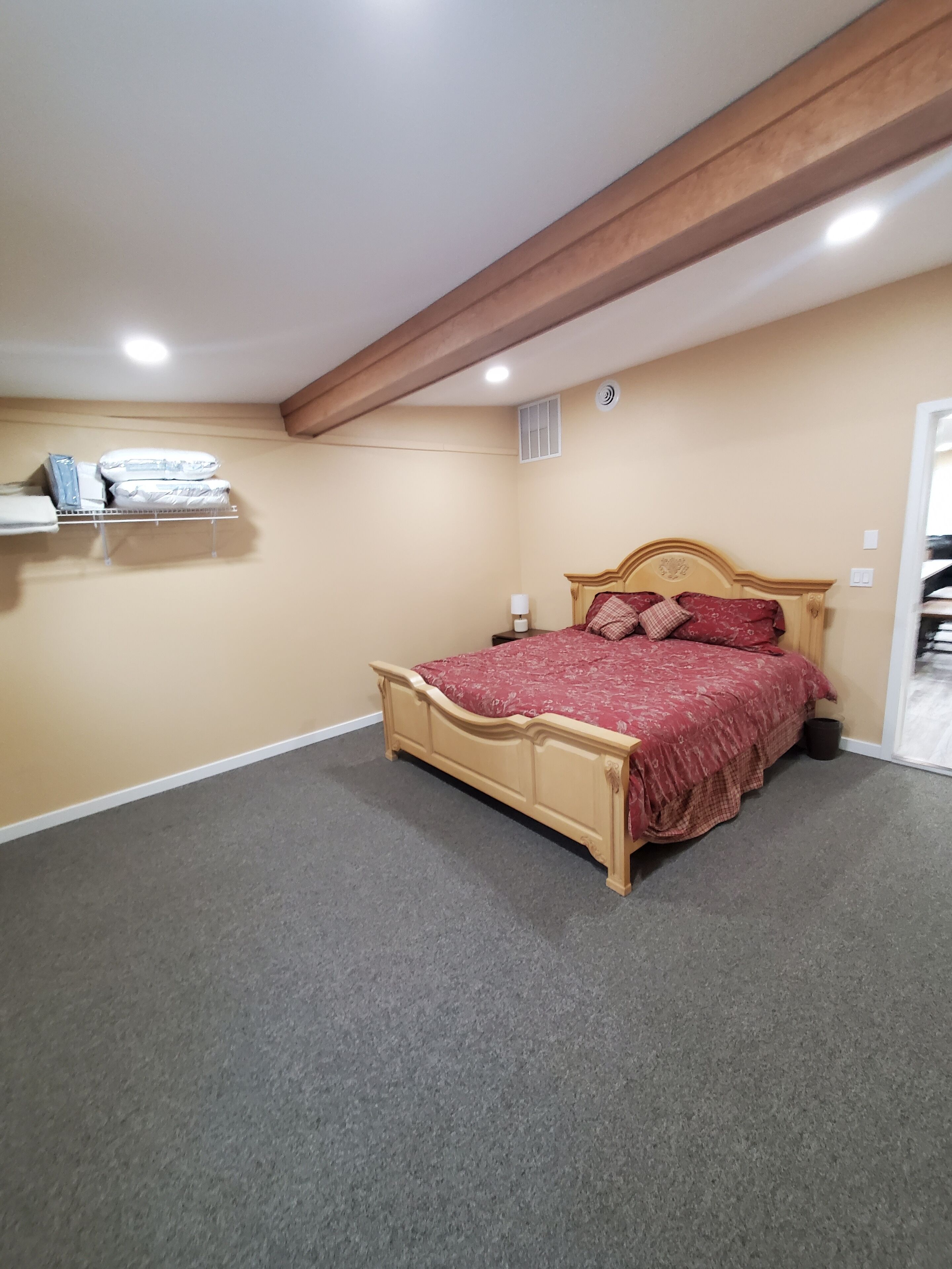 4 bedrooms, WiFi, bed sheets