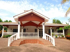 Exterior - Fully Gated Family Compound Direct Ocean Front (Pochomil)