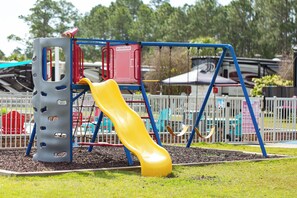 Zona de juegos infantil al aire libre