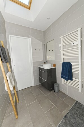 Shower, eco-friendly toiletries, hair dryer, towels