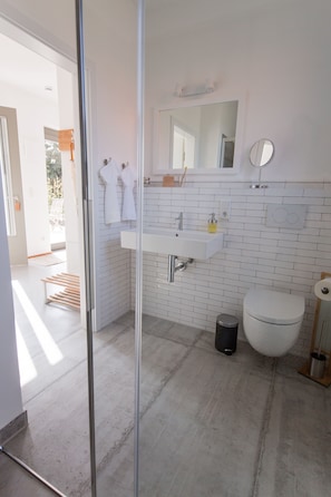 Shower, hair dryer, towels, toilet paper