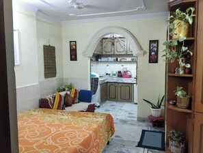 1 bedroom, desk, bed sheets