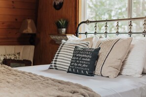 3 habitaciones, escritorio, wifi gratis y ropa de cama