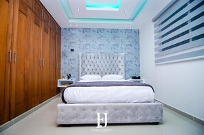 3 Schlafzimmer, Schreibtisch, Bügeleisen/Bügelbrett, kostenloses WLAN