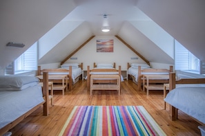 4 bedrooms, iron/ironing board, WiFi