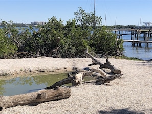Beach nearby, sun loungers, beach towels