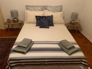 5 chambres, bureau, fer et planche à repasser, Wi-Fi gratuit