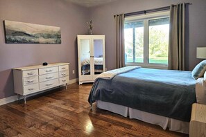 3 Schlafzimmer, Schreibtisch, Bügeleisen/Bügelbrett, Reisekinderbett