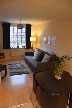 Smart TV - Scandinavian City Centre Apartment (Worcester)