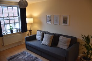 Smart TV - Scandinavian City Centre Apartment (Worcester)