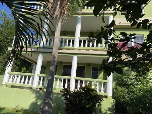 Perfect 1-bedroom unit with outdoor pool