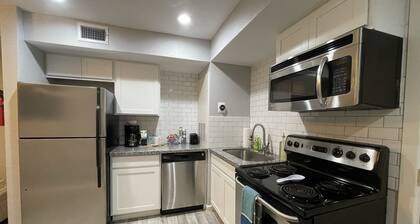 Apartment in the Heights | 7 mins from Downtown