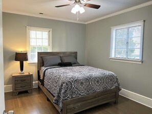 2 habitaciones, tabla de planchar con plancha y wifi gratis 