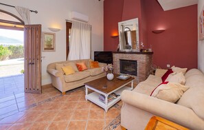 Televisie en een open haard