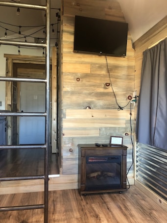 Interior. Tiny House Farm Stay w/Kitchenette