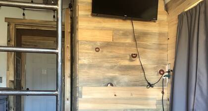 Tiny House Farm Stay w/Kitchenette