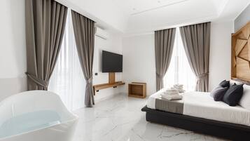 Superior Suite | Minibar, in-room safe, desk, laptop workspace