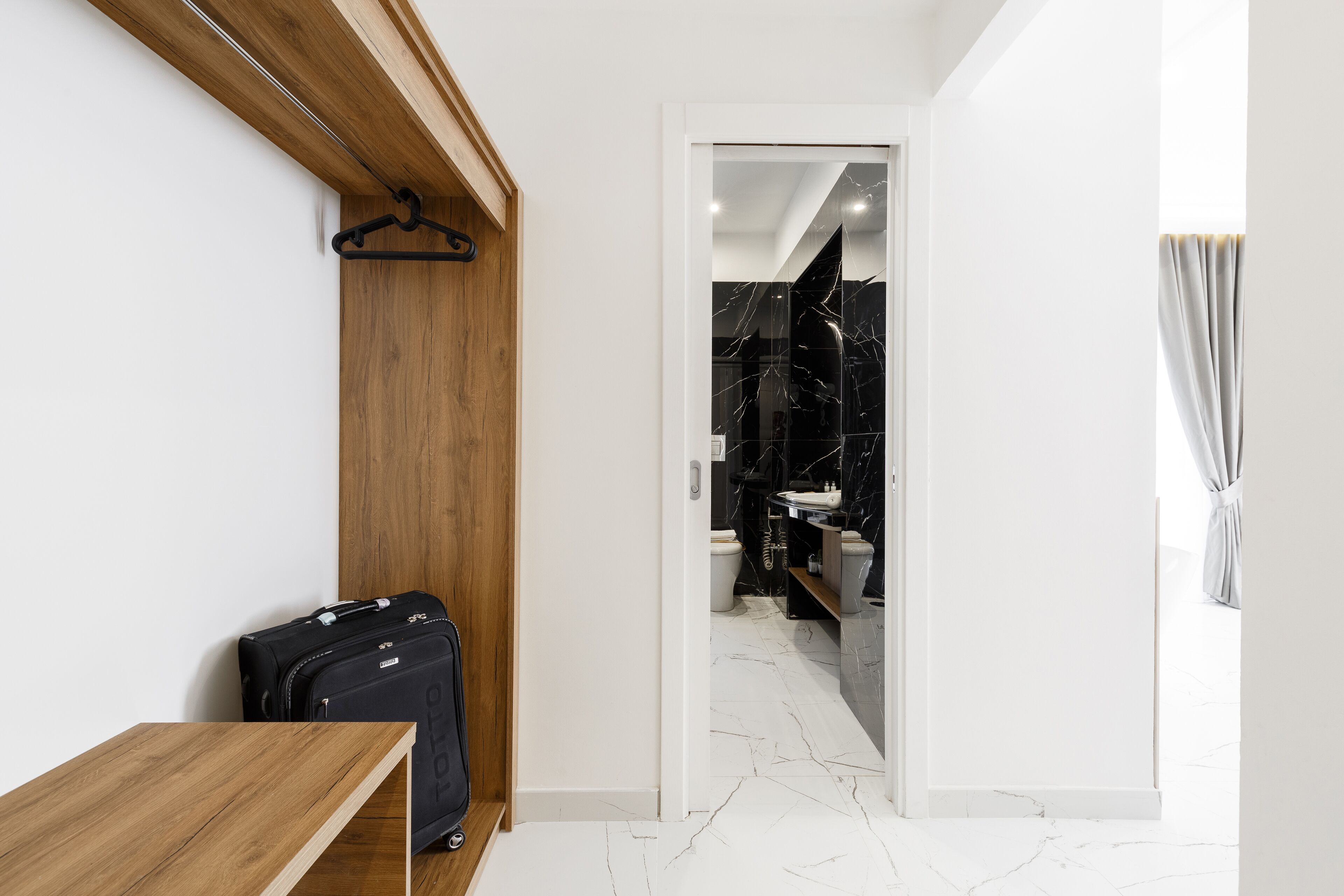 Superior Suite | Minibar, in-room safe, desk, laptop workspace