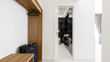 Superior Suite | Minibar, in-room safe, desk, laptop workspace