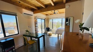 Room - Verdin's Nest- Romantic w/Hot Tub Under the Stars! (Morongo Valley)