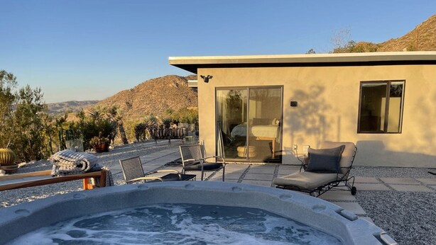 Terrace/patio - Verdin's Nest- Romantic w/Hot Tub Under the Stars! (Morongo Valley)