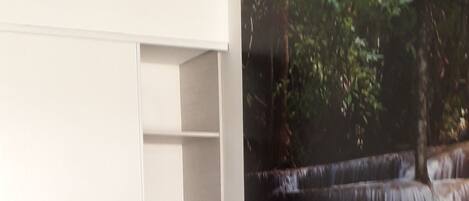 2 bedrooms, travel cot, WiFi, bed sheets