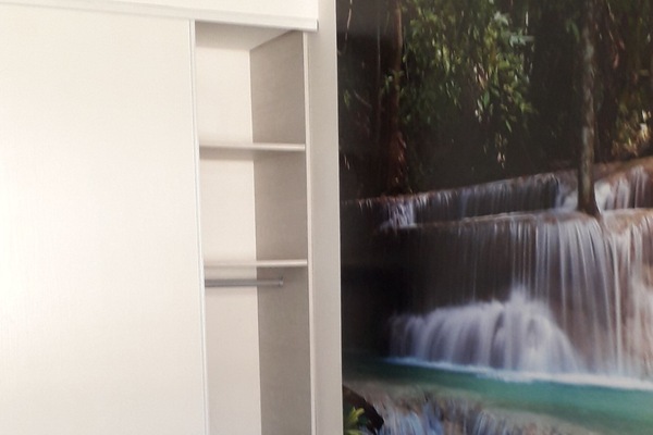 2 bedrooms, travel cot, WiFi, bed sheets